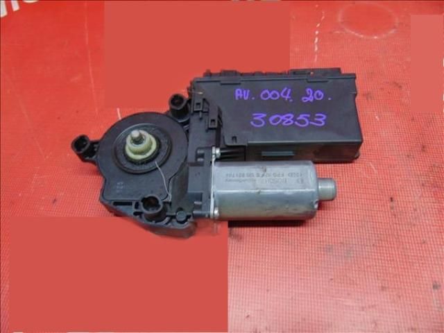 bontott AUDI A4 B7 Jobb első Ablakemelő Motor