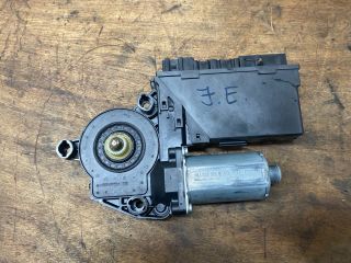 bontott AUDI A4 B7 Jobb első Ablakemelő Motor
