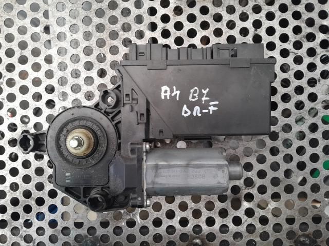 bontott AUDI A4 B7 Jobb első Ablakemelő Motor
