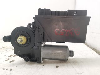 bontott AUDI A4 B7 Jobb első Ablakemelő Motor