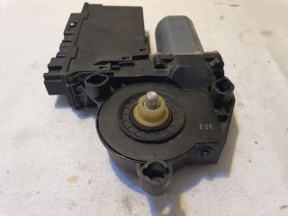 bontott AUDI A4 B7 Jobb első Ablakemelő Motor