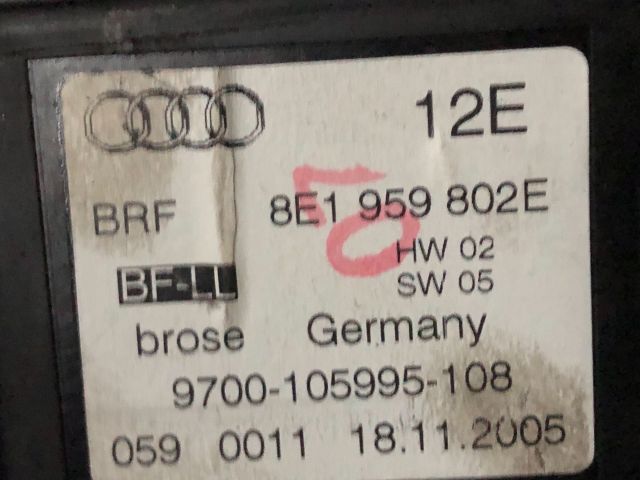 bontott AUDI A4 B7 Jobb első Ablakemelő Motor