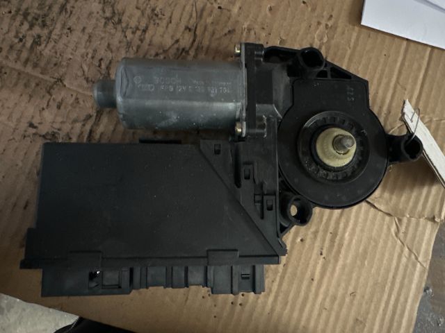 bontott AUDI A4 B7 Jobb első Ablakemelő Szerkezet (Elektromos)