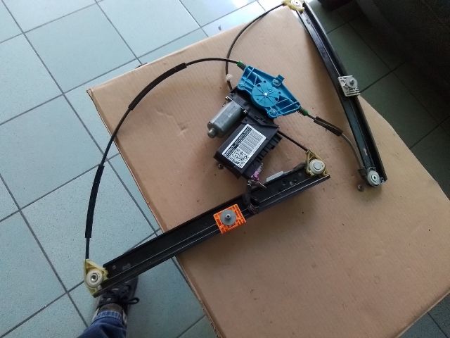 bontott AUDI A4 B7 Jobb első Ablakemelő Szerkezet (Elektromos)