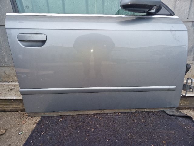 bontott AUDI A4 B7 Jobb első Ajtó (Részeivel)