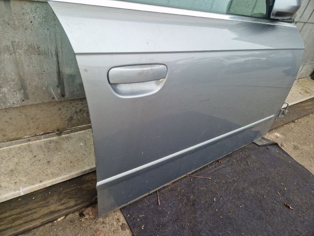 bontott AUDI A4 B7 Jobb első Ajtó (Részeivel)