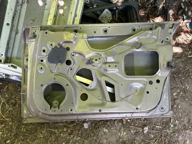 bontott AUDI A4 B7 Jobb első Ajtó (Üres lemez)