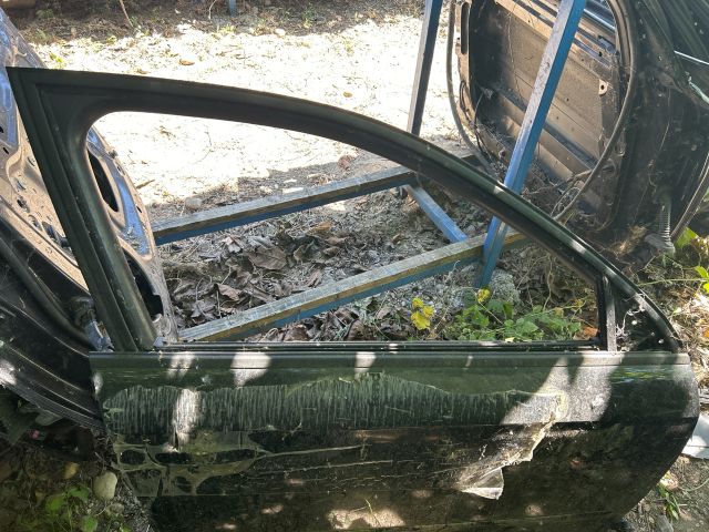 bontott AUDI A4 B7 Jobb első Ajtó (Üres lemez)