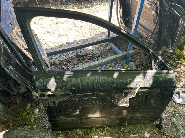 bontott AUDI A4 B7 Jobb első Ajtó (Üres lemez)