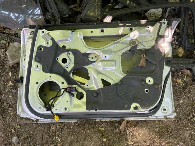 bontott AUDI A4 B7 Jobb első Ajtó (Üres lemez)