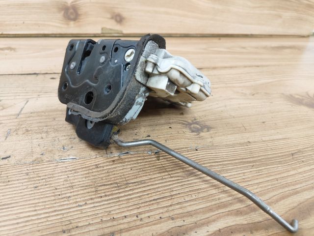 bontott AUDI A4 B7 Jobb első Ajtózár