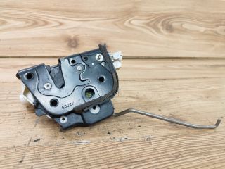 bontott AUDI A4 B7 Jobb első Ajtózár