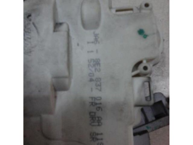 bontott AUDI A4 B7 Jobb első Ajtózár