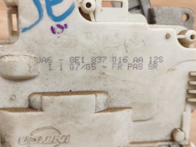 bontott AUDI A4 B7 Jobb első Ajtózár