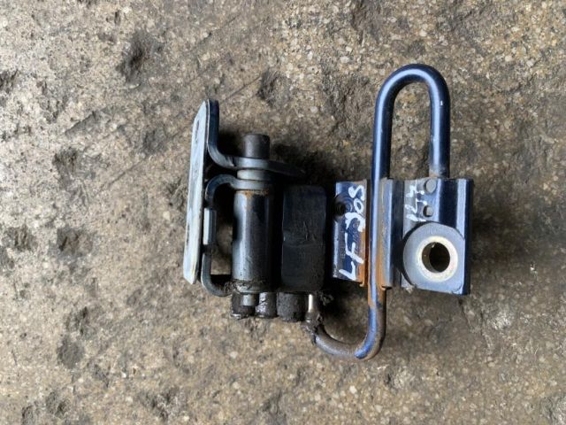 bontott AUDI A4 B7 Jobb első Alsó Zsanér