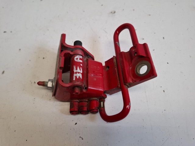 bontott AUDI A4 B7 Jobb első Alsó Zsanér