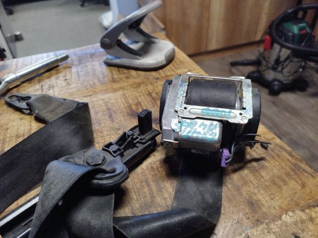 bontott AUDI A4 B7 Jobb első Biztonsági Öv