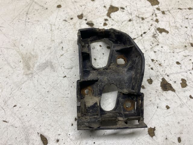 bontott AUDI A4 B7 Jobb első Küszöb Tartó