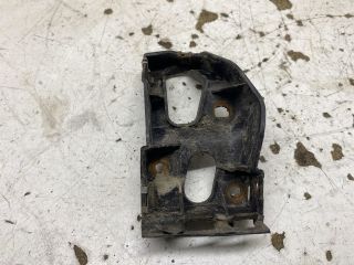 bontott AUDI A4 B7 Jobb első Küszöb Tartó