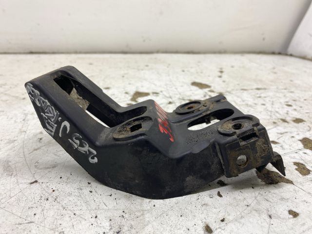 bontott AUDI A4 B7 Jobb első Küszöb Tartó