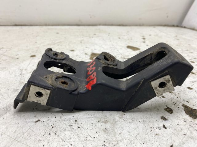 bontott AUDI A4 B7 Jobb első Küszöb Tartó