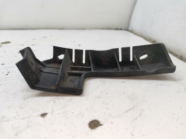 bontott AUDI A4 B7 Jobb első Lökhárító Tartó (Műanyag)