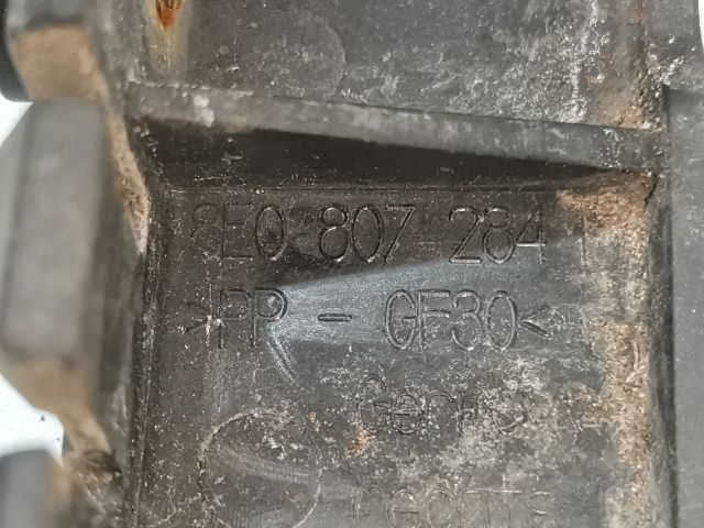 bontott AUDI A4 B7 Jobb első Lökhárító Tartó (Műanyag)