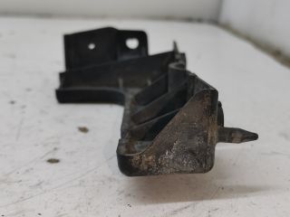 bontott AUDI A4 B7 Jobb első Lökhárító Tartó (Műanyag)