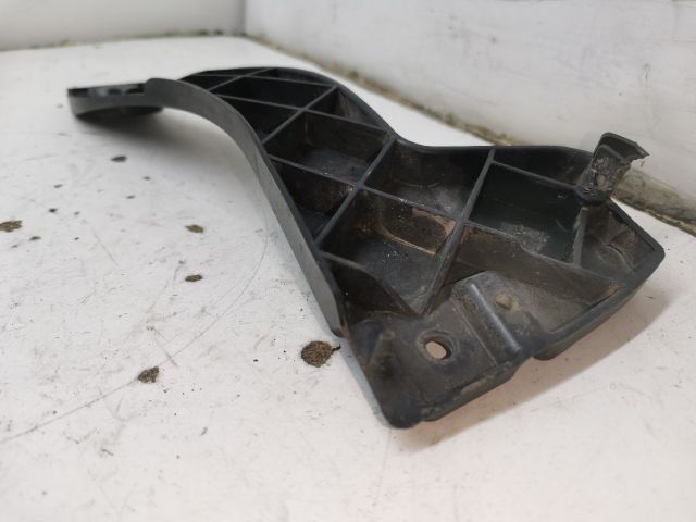 bontott AUDI A4 B7 Jobb első Oldal Lökhárító Tartó (Műanyag)