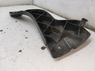 bontott AUDI A4 B7 Jobb első Oldal Lökhárító Tartó (Műanyag)