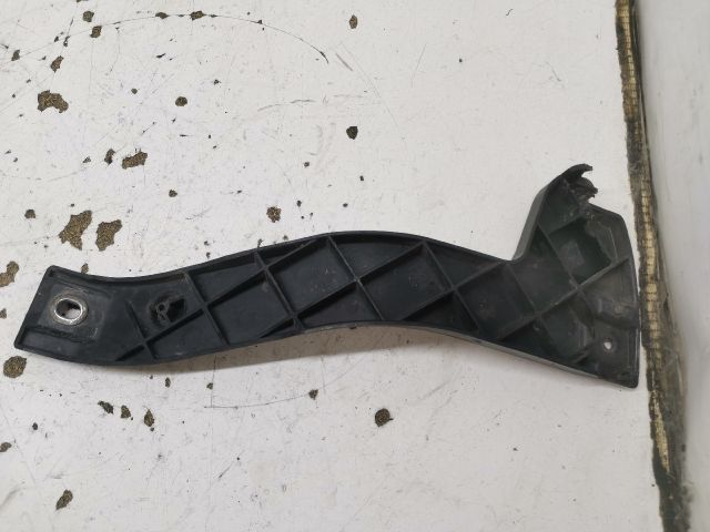 bontott AUDI A4 B7 Jobb első Oldal Lökhárító Tartó (Műanyag)