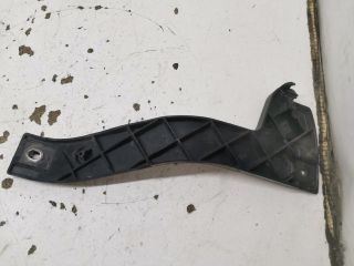 bontott AUDI A4 B7 Jobb első Oldal Lökhárító Tartó (Műanyag)