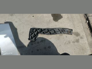 bontott AUDI A4 B7 Jobb első Oldal Lökhárító Tartó (Műanyag)