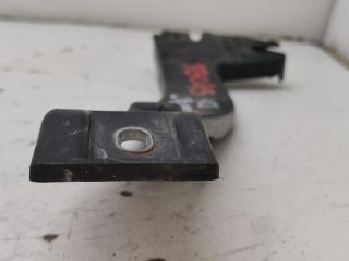 bontott AUDI A4 B7 Jobb első Oldal Lökhárító Tartó (Műanyag)