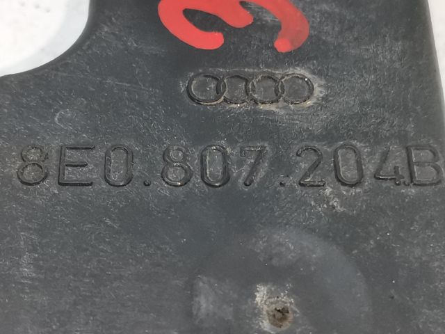 bontott AUDI A4 B7 Jobb első Oldal Lökhárító Tartó (Műanyag)