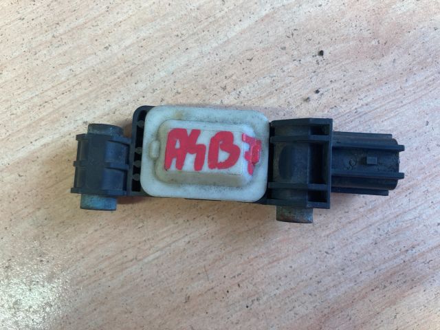 bontott AUDI A4 B7 Jobb első Oldal Ütközés Érzékelő