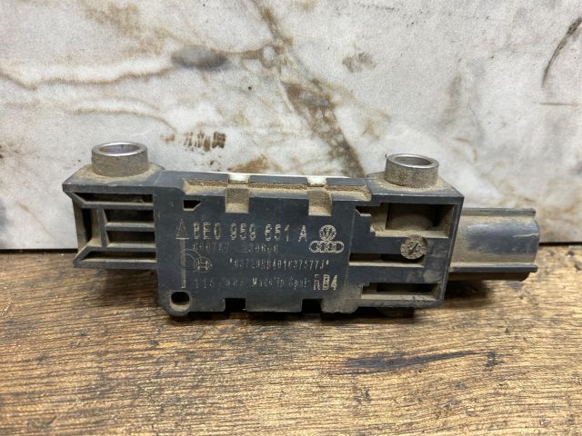 bontott AUDI A4 B7 Jobb első Oldal Ütközés Érzékelő