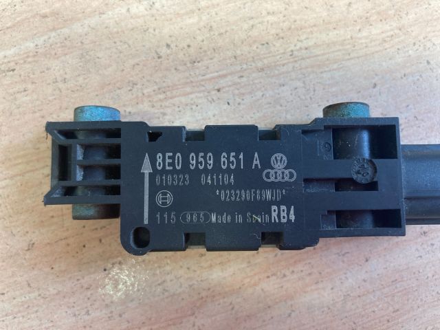 bontott AUDI A4 B7 Jobb első Oldal Ütközés Érzékelő