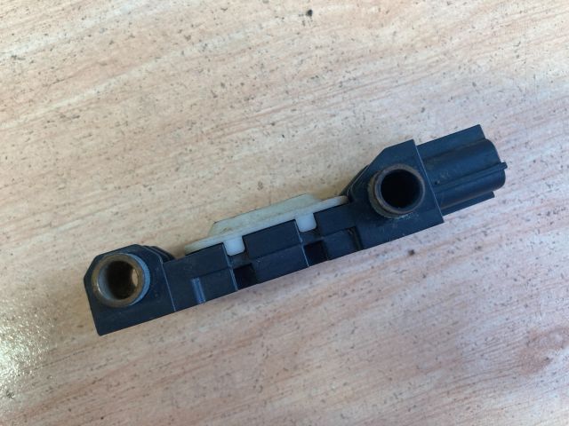 bontott AUDI A4 B7 Jobb első Oldal Ütközés Érzékelő