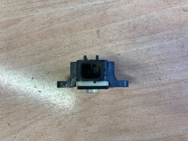 bontott AUDI A4 B7 Jobb első Oldal Ütközés Érzékelő