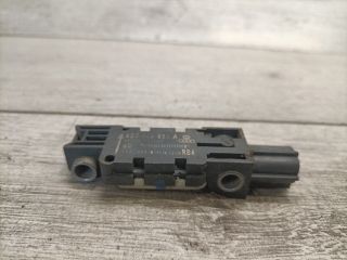 bontott AUDI A4 B7 Jobb első Oldal Ütközés Érzékelő