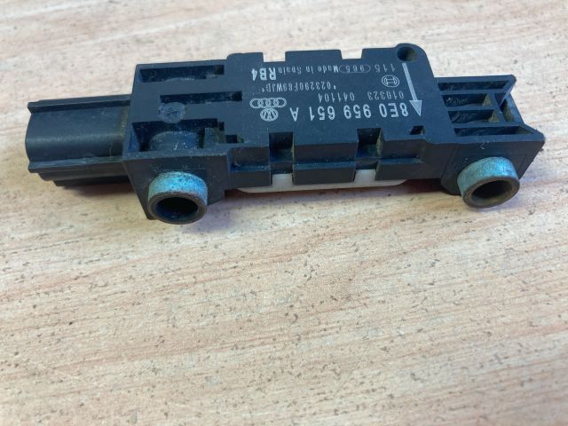 bontott AUDI A4 B7 Jobb első Oldal Ütközés Érzékelő