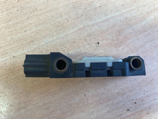 bontott AUDI A4 B7 Jobb első Oldal Ütközés Érzékelő