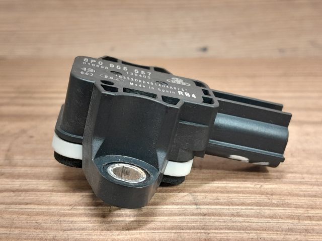 bontott AUDI A4 B7 Jobb első Oldal Ütközés Érzékelő