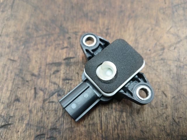 bontott AUDI A4 B7 Jobb első Oldal Ütközés Érzékelő