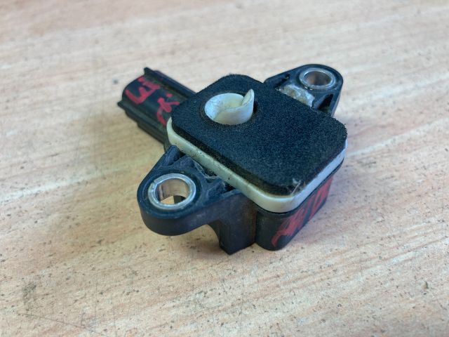 bontott AUDI A4 B7 Jobb első Oldal Ütközés Érzékelő