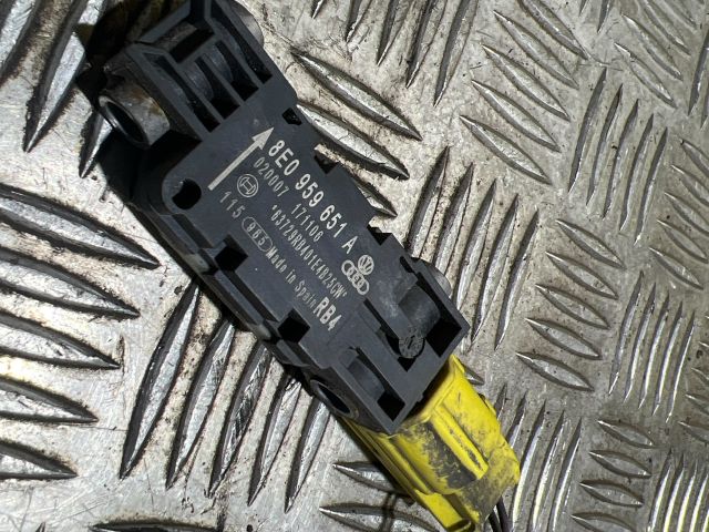 bontott AUDI A4 B7 Jobb első Oldal Ütközés Érzékelő