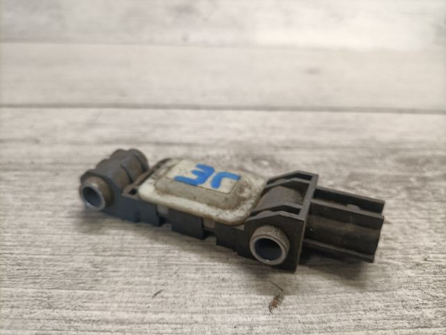 bontott AUDI A4 B7 Jobb első Oldal Ütközés Érzékelő