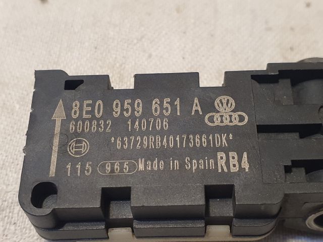 bontott AUDI A4 B7 Jobb első Oldal Ütközés Érzékelő