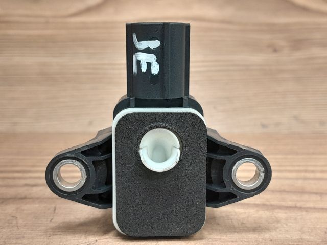 bontott AUDI A4 B7 Jobb első Oldal Ütközés Érzékelő